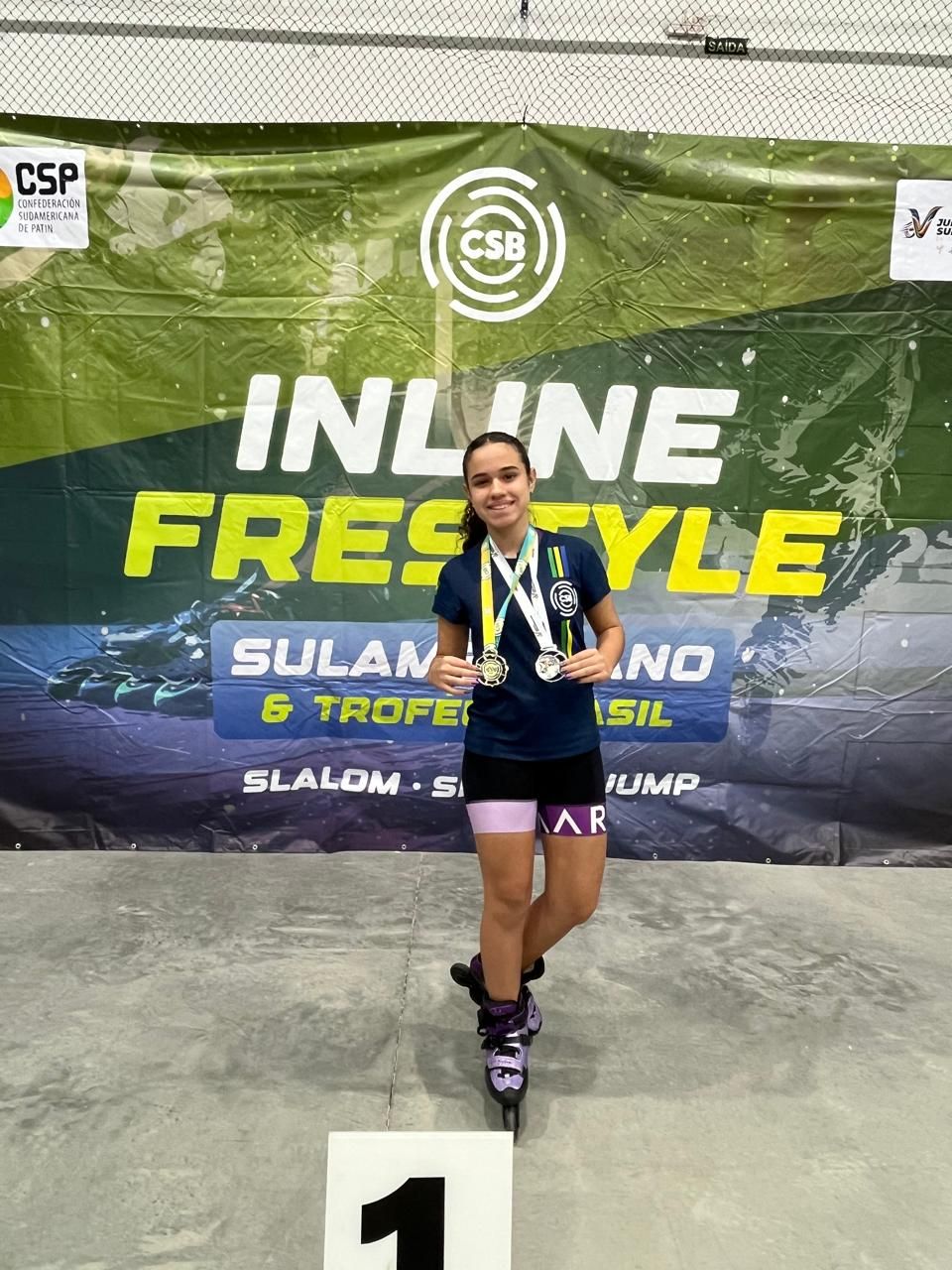 Yasmin no pódio do Sul-Americano de Inline Freestyle com duas medalhas